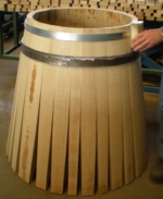 Cuerpo del barril con la insercin de los aros de trabajo para el montaje - Tonnellerie SIRUGUE